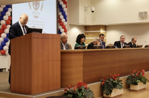 В Уральском филиале ИЦЧП состоялось вручение наград преподавателям